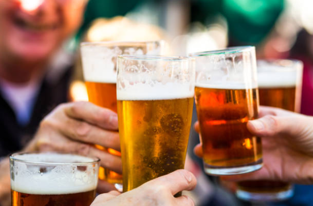 Người có thói quen uống rượu bia dễ bị gút